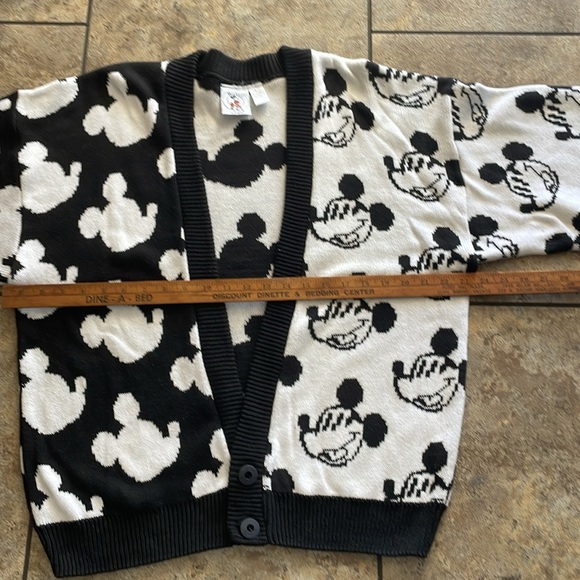 Vintage 90’s Micky Mouse Black & White Cardigan Made in USA 🇺🇸 - Picture 10 of 11
